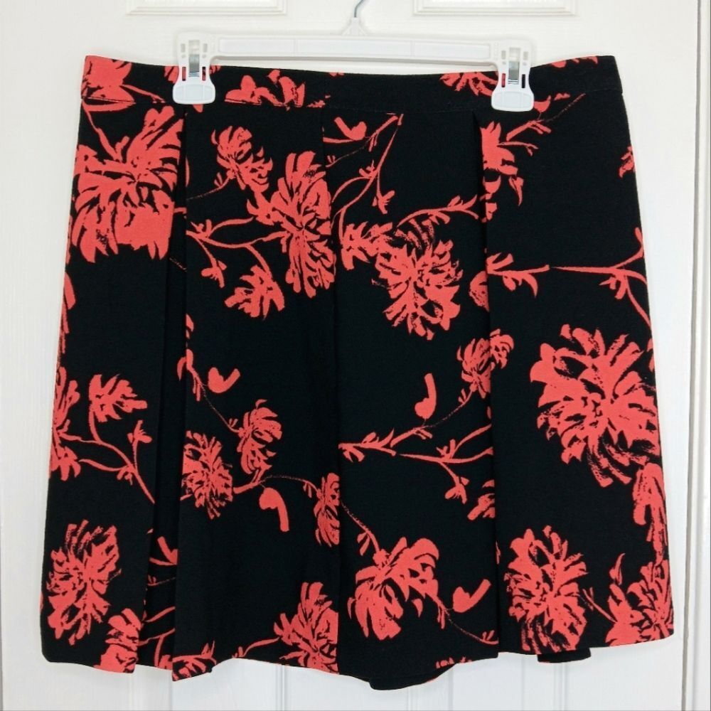 WHO WHAT WEAR Black Red Floral Pleated A-Line Mini Skirt Size 14 Dark Romantic - Picture 6 of 12